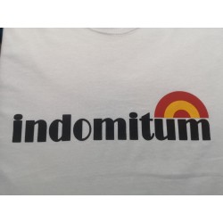 Camiseta Indomitum escarapela
